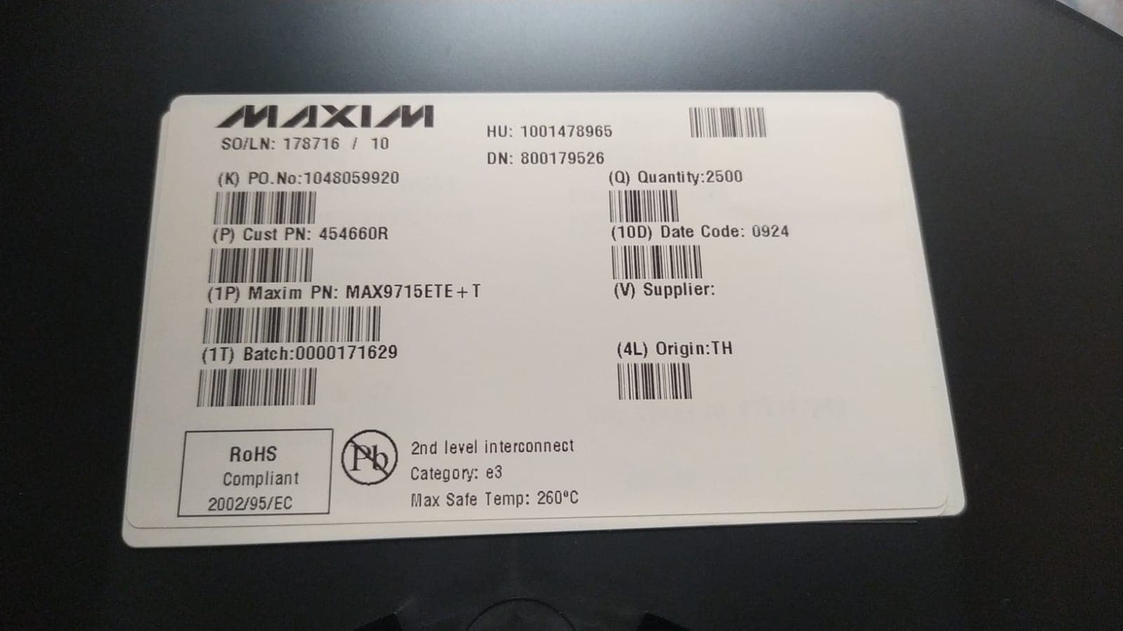 MAX9715ETE+T